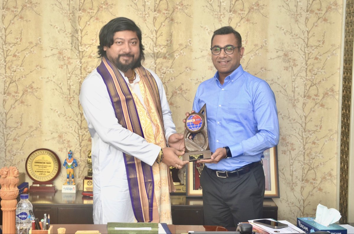 sourav_kothari's tweet photo. Delighted to meet West Bengal’s new Hon’ble Cabinet &amp; Sports Minister, Shri @NisithPramanik alongwith my World Championship Gold medal🥇🏆

His passion, vision &amp; enthusiasm for elevating Bengal’s sporting ecosystem is truly inspiring!!

Exciting times ahead for sports in Bengal! https://t.co/8RF0S2KcJP