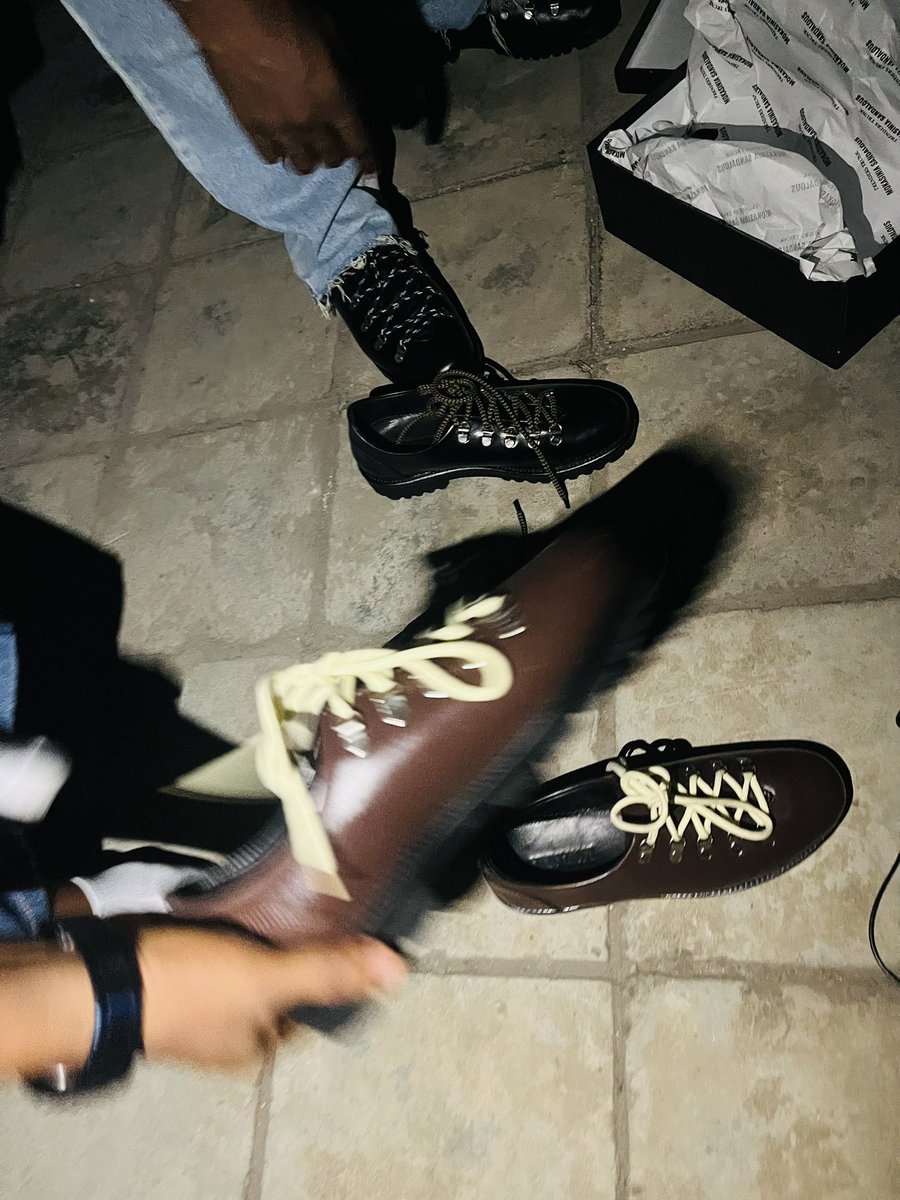 trenderstrunk7's tweet photo. MOVE LIKE A GOD 
TELL A STORY WITH EVERY STEP 
EVERYTHING ABOUT TRENDERS TRUNK IS GODLY

ROCK MOKASINIA (BE A TRUNKER)

#weturnmythologyintostyle https://t.co/aTJA3bkXcH