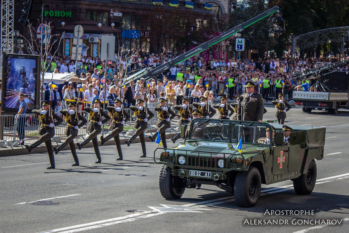 EdFromUkraine's tweet photo. @prestonstew_ In one of the peacekeeping missions with Americans, they gave Ukraine several military Humvees. They immediately became a symbol of the new, Western, non-post-Soviet, Ukrainian army.
One of them even led the military parade on Ukraine’s Independence Day. @prestonstew_ https://t.co/uNNwgBqAU8