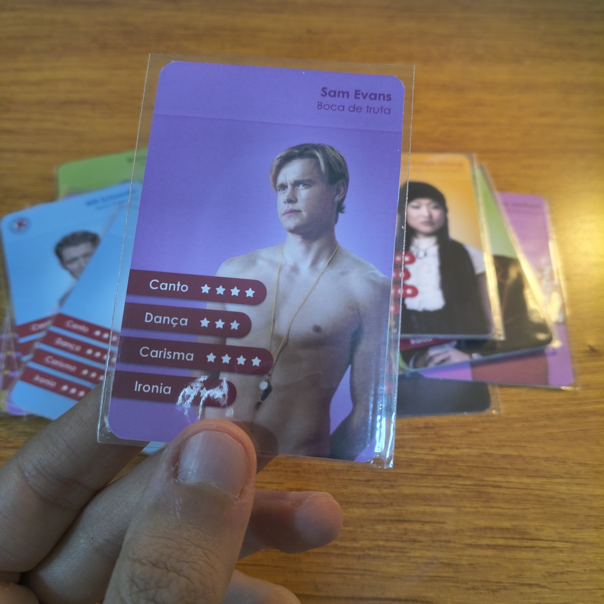 BrunoBucis's tweet photo. Fascinado pelo meu novo super-trunfo do Glee https://t.co/VLowynIgja