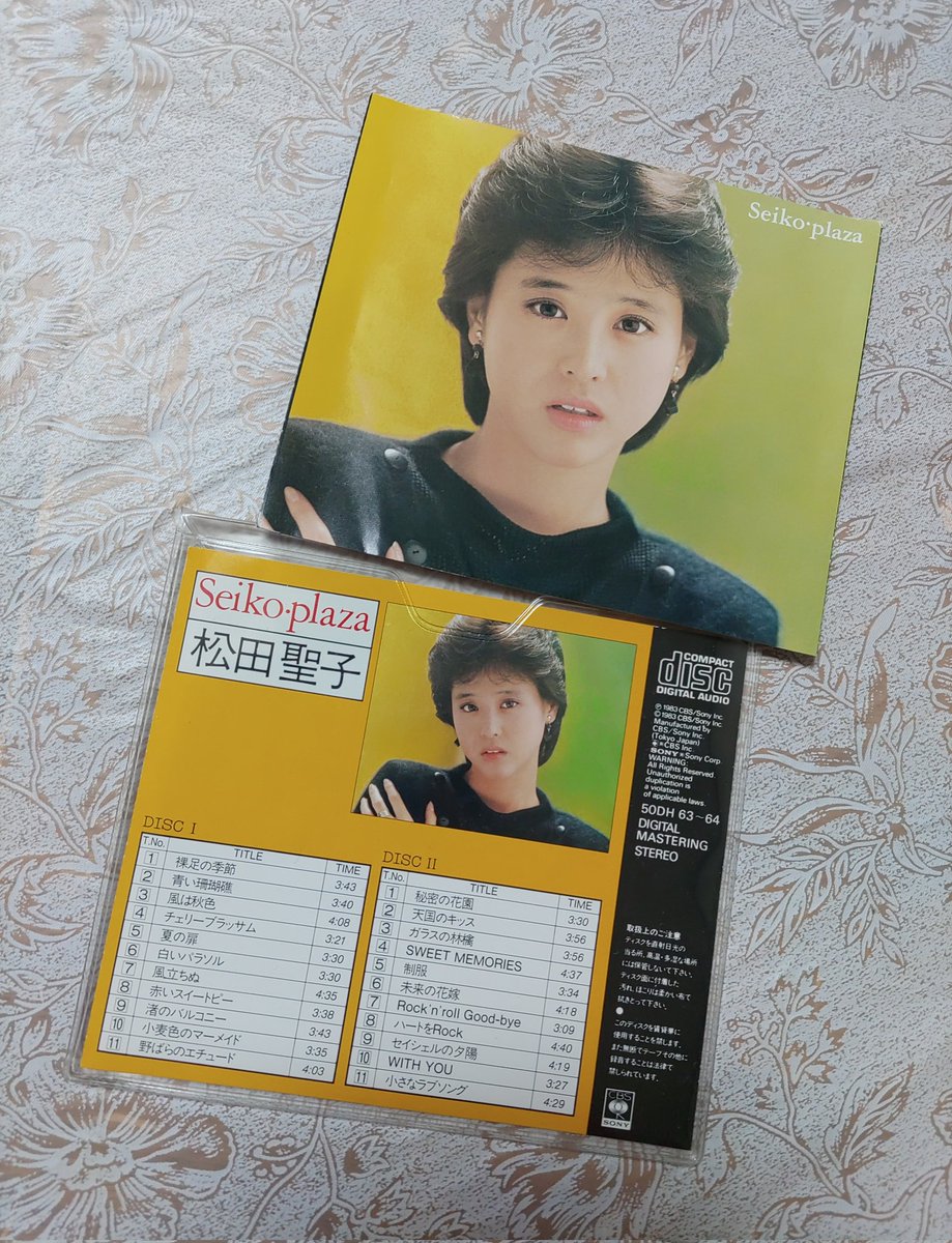 sunageorge's tweet photo. 今日の車内盤は松田聖子さん『Seiko・plaza』♪
83年末3作目のベストはデビュー曲～『ガラスの林檎/SWEET MEMORIES』+代表曲でついに2枚組に。個人的に83年は楽曲声髪型佇まいと聖子ちゃん最盛期。そこに明菜小泉奈保子さんetc.が追い上げてきたアイドルmap再生期。この時期をリアタイ出来たの人生の宝 https://t.co/YE9319noUM