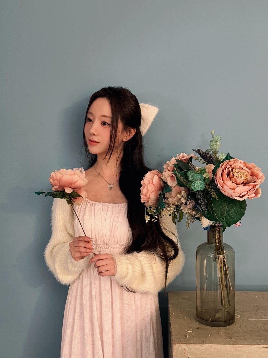 kang210's tweet photo. 260604 케이 인스타그램 (오늘 밤 자장가 불러줄게요😴)
홈웨어 원피스를 입은 왕리본 화이트 천사켕이 불러주는 자장가라니~🤍 완전 천국 그 자체~🤍

#Lovelyz #러블리즈 #Kei #케이 #김지연 https://t.co/lTiUteaO8i