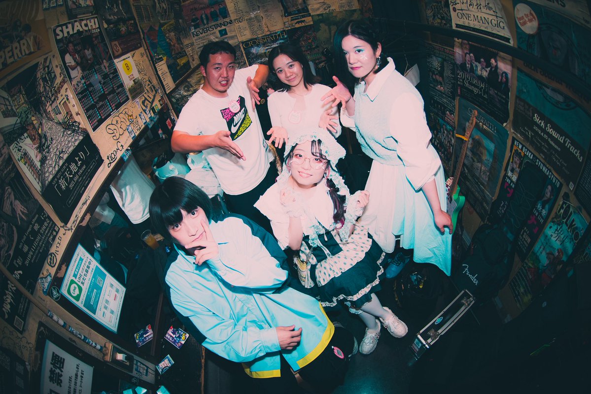 AzarashiBass's tweet photo. そういえば、5/28に撮って頂いたライブ写真がかっこよかったから載せちゃお\(˙꒳˙ )/
キラキラがすごい✨

📸photo by @tacos_no_Photos https://t.co/Y1VWaHfHIN