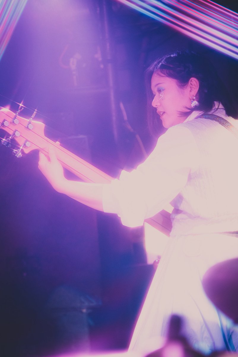 AzarashiBass's tweet photo. そういえば、5/28に撮って頂いたライブ写真がかっこよかったから載せちゃお\(˙꒳˙ )/
キラキラがすごい✨

📸photo by @tacos_no_Photos https://t.co/Y1VWaHfHIN