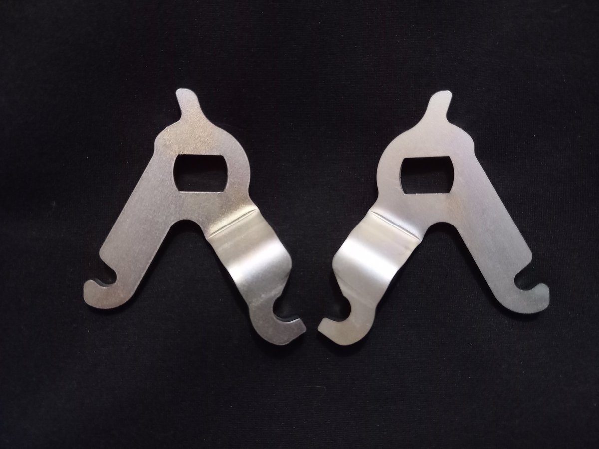 Hinata_yellow4's tweet photo. RX-8(SE3P)用のサイドブレーキ延長ステーを販売します。
タ◯ノオトシゴやスーパー◯ックンブレードと呼ばれている物です。
支点からの延長量は10mmです。
とりあえず10台分製作しました。
(3台分は売約済み)
金額は1台分12000円(送料込み)です。
NCロードスターにはつきませんのでご注意を。 https://t.co/oBBNuI1mok