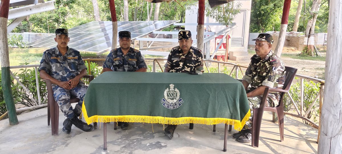 9BnSSB_INDIA's tweet photo. सीमा चौकी में तैनात SSB 09 वीं वाहिनी के जवानों एवं नेपाल APF के मध्य समन्वय बैठक का आयोजन।
#SSB_INDIA
#SSBFTRLUCKNOW
#SSBSHQGKP
#IndiaNepalBorder
#CoordinationMeeting
#APFNepal
#BorderManagement
#BorderSecurity
#SeemaPrahari
#MutualCooperation
#PeaceAndSecurity https://t.co/96RDQ2pRlf