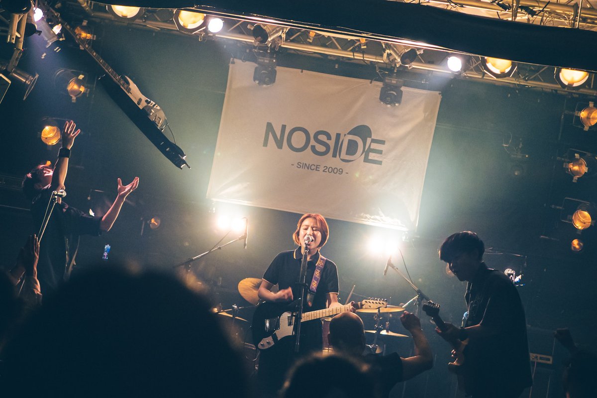 WeekendAll69's tweet photo. 【ライブ写真📸】

6月3日(水) 📍心斎橋BRONZE

「NOSIDE」

photo @ai_hasumi09 
support Ba @Blue_Moon_B 
support Dr @ken224mu https://t.co/jK6UIoayw8