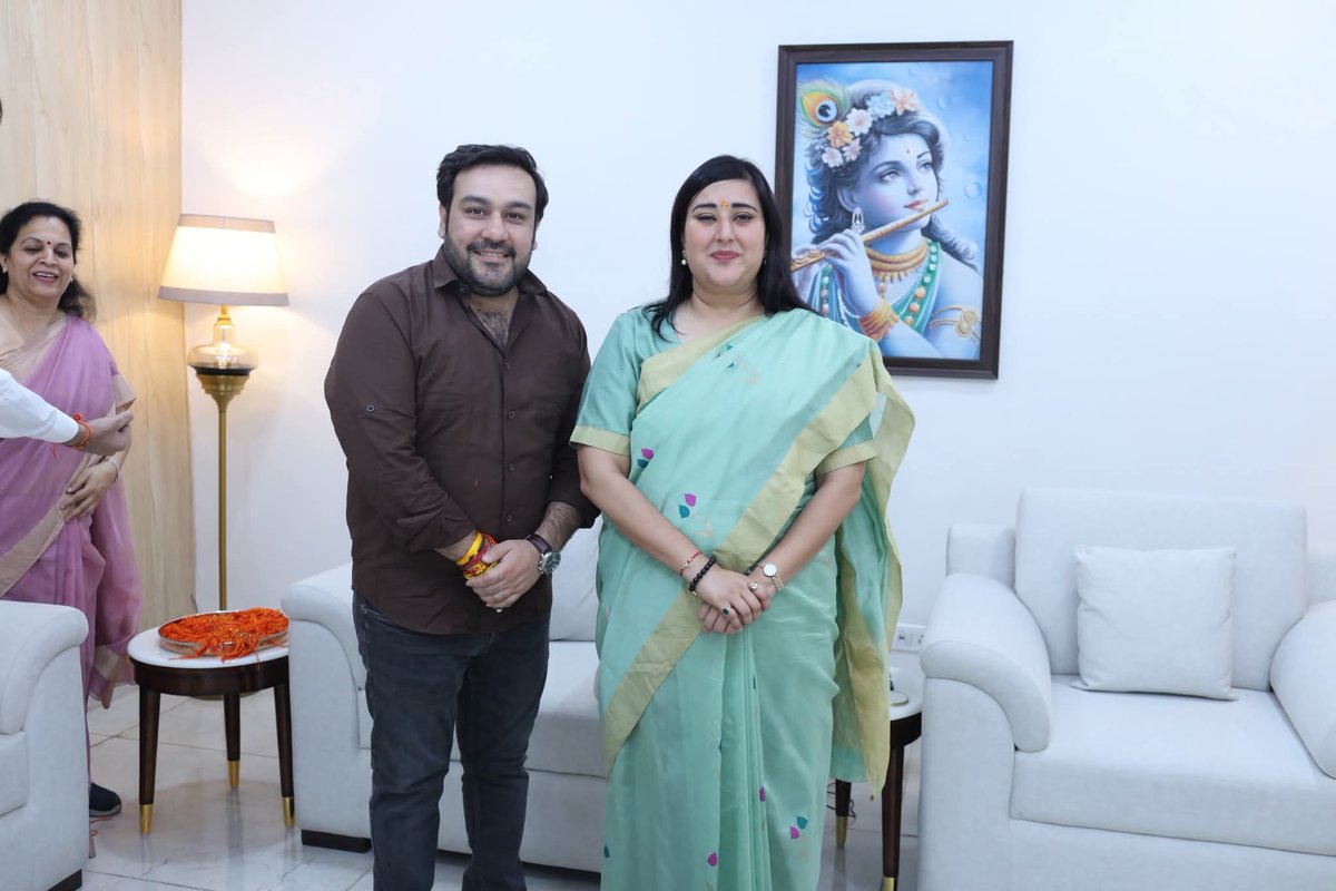gunjanbjp's tweet photo. नई दिल्ली लोकसभा क्षेत्र की लोकप्रिय सांसद आदरणीय दीदी बांसुरी स्वराज जी को सांसद के रूप में सफलतापूर्वक 2 वर्ष पूर्ण होने पर हार्दिक बधाई एवं शुभकामनाएं।

आपके नेतृत्व, समर्पण और जनसेवा के प्रति प्रतिबद्धता ने क्षेत्र के विकास को नई दिशा दी है। @BansuriSwaraj https://t.co/ZvGuWylcod