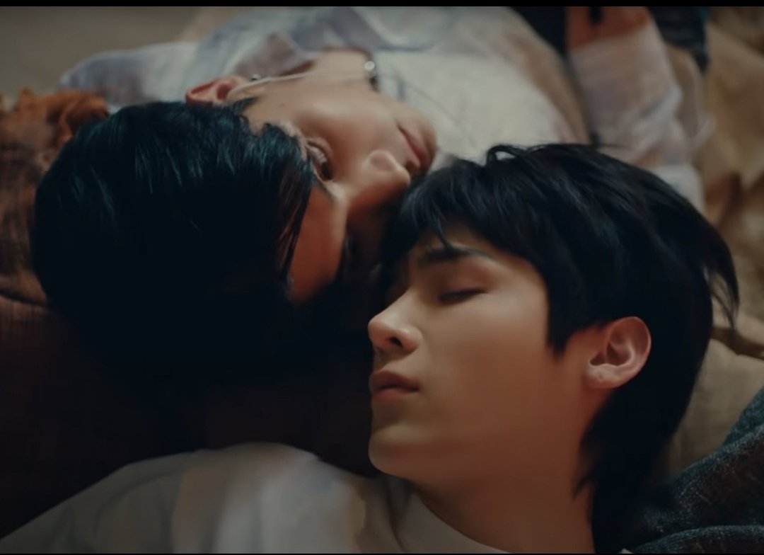 FP_Celestia's tweet photo. So many similarities..... is this song answer to someone's 'Only You'??🤨

#TakeyourTime_ReleaseDay
#MànYīDiǎn
#Peatwasu #CaptainPeat https://t.co/xXE09S0KSn