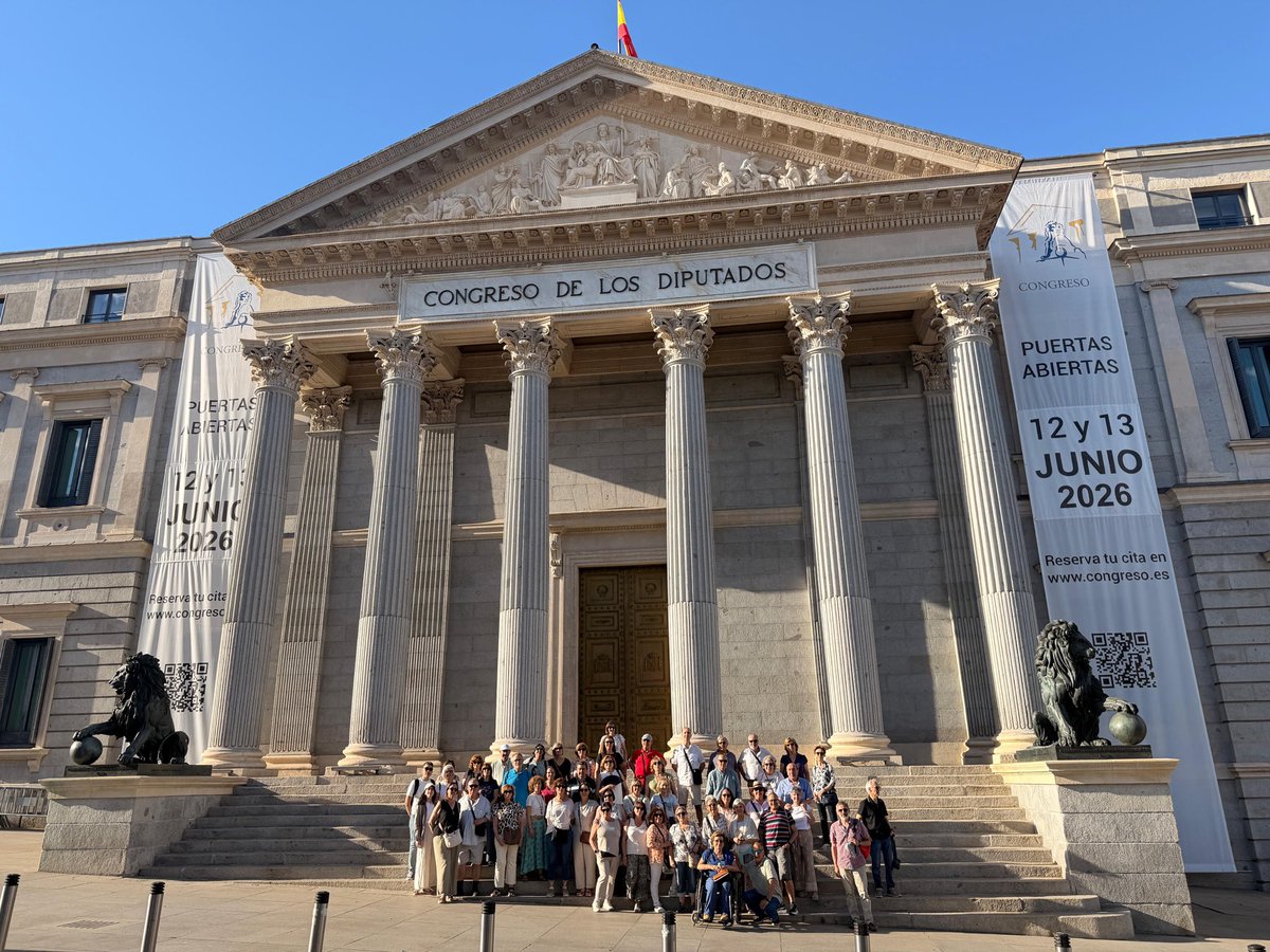 CepaSegovia's tweet photo. El 3 de junio, 50 alumnos del Cepa se dieron una buena vuelta por Madrid.
Visitaron los mundos de Cleopatra inmersiva, rodeados de pantallas, gafas en 3D y metaversos. Comida y luego, un agradable paseo por el barrio de las letras, guiado con arte por una guía de lo más salada. https://t.co/emQp7C4z49