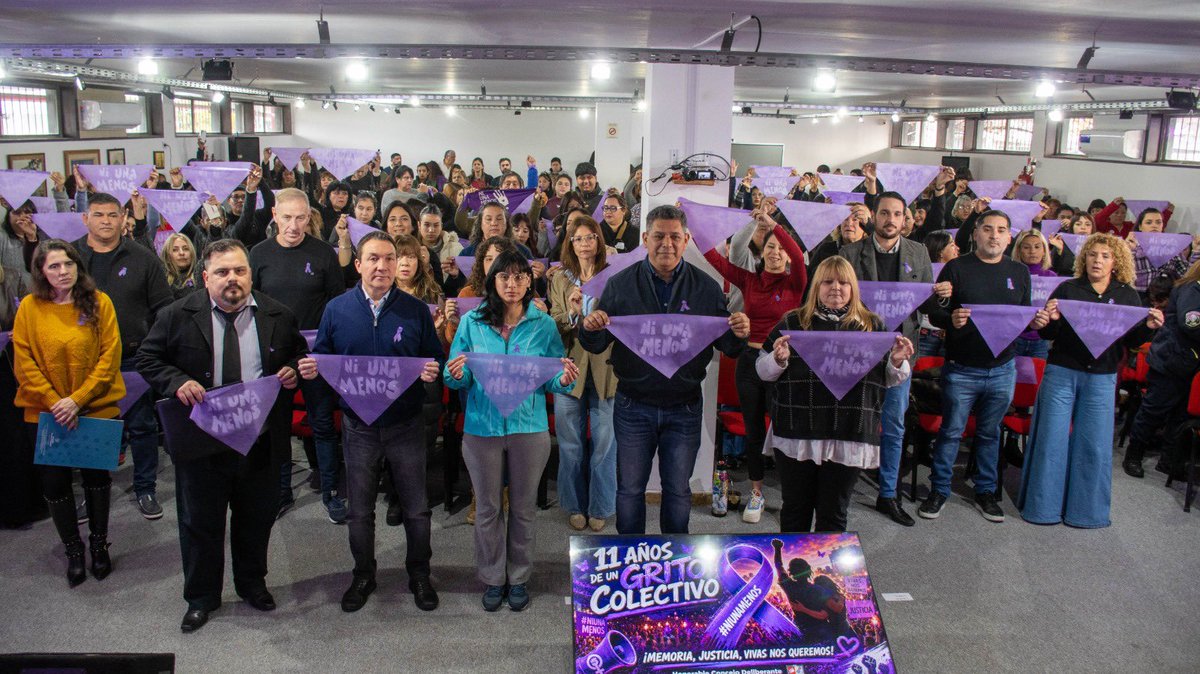 GabiMNavarrete's tweet photo. En el Honorable Concejo Deliberante de Florencio Varela, el intendente Andrés Watson encabezó una jornada cargada de emoción, memoria y compromiso, a 11 años del primer Ni Una Menos. https://t.co/dMc0yZT2e0