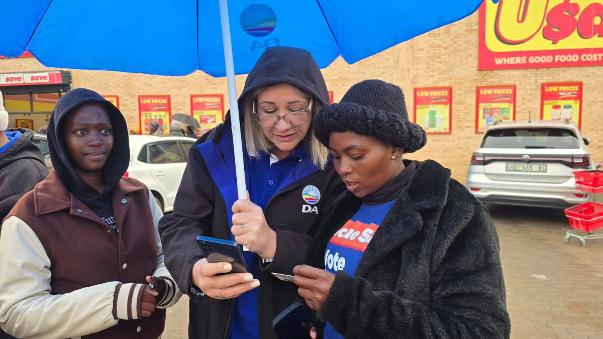 DAEasternCape's tweet photo. 🗳️ Election readiness!
 Constituency Leader, Marina van Zyl is out in communities in Steynsburg area, helping residents make sure they're registered and ready to vote in the upcoming Local Government Elections.
🔍 Check your registration status at https://t.co/4asudu6NXS https://t.co/VYTGyVeiho