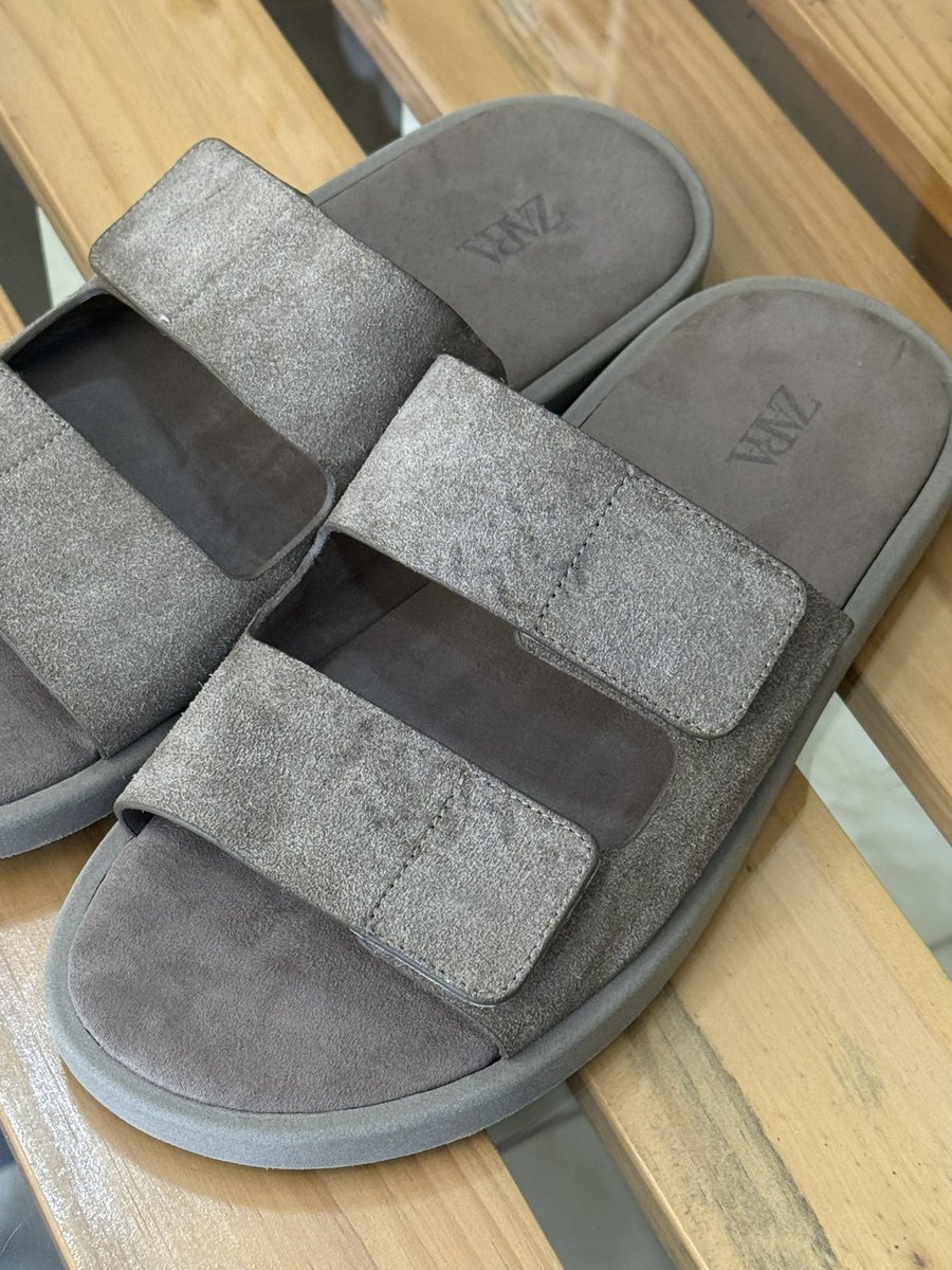 skuvafashions's tweet photo. Zara 
Size 42(UK7.5/8)
K90,000
+265997301751
Blantyre,Chilomoni (Total Energies Fueling Station) https://t.co/wF8EX7bw91