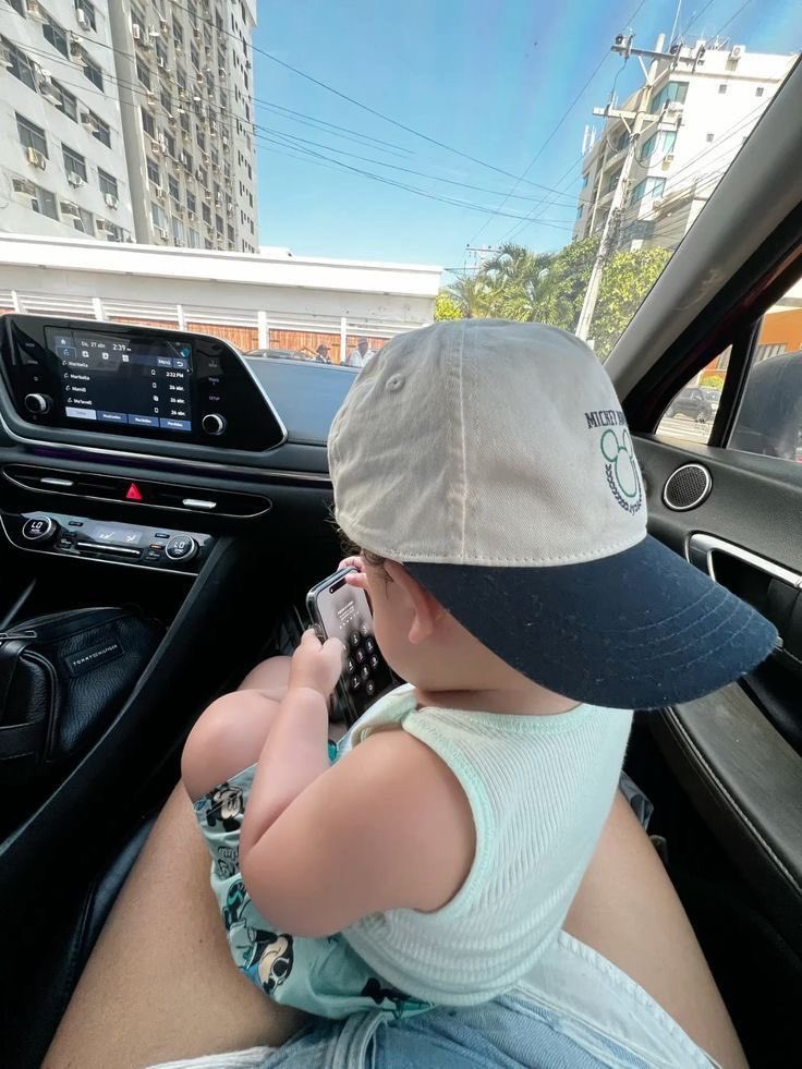 donsteacup's tweet photo. keberatan gak kalo aku bikinin au what if juangalen udah punya anak hehe (what if ajah) https://t.co/ZkO1Lznm2X