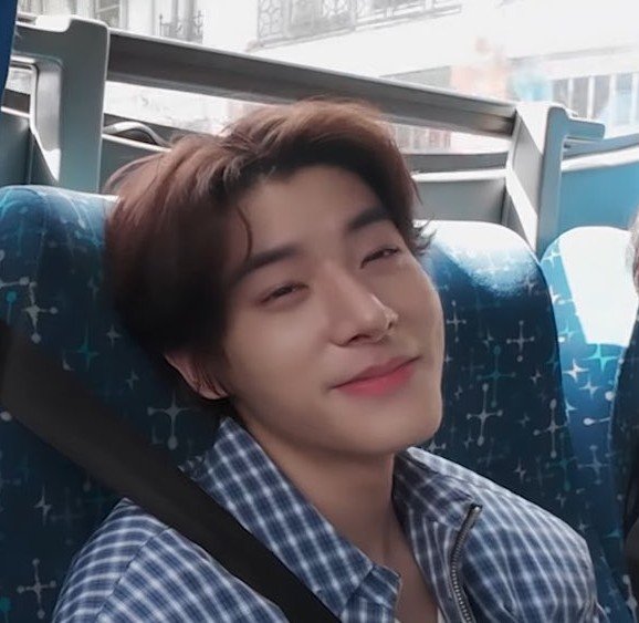 jakeyclub's tweet photo. yunie 😭🤏🏻 https://t.co/j2Ff6XC4lj