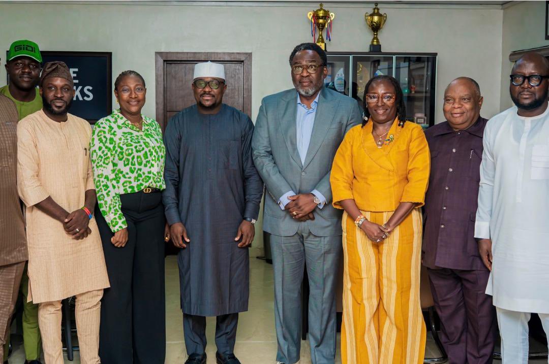 followlasg's tweet photo. LAGOS STRENGTHENS TRANSPARENCY, ACCOUNTABILITY, RESILIENCE THROUGH SUSTAINABILITY REPORTING

https://t.co/cKZpn3khlW

@jidesanwoolu @drobafemihamzat @opegeorge_mepb @LagosMepb @gbenga_omo @gboyegaakosile @LanreBajulaiye @BarrBimbola @Mr_JAGs @Riddwane
#AGreaterLagosRising 
#LASG https://t.co/FoA2j8TmLd