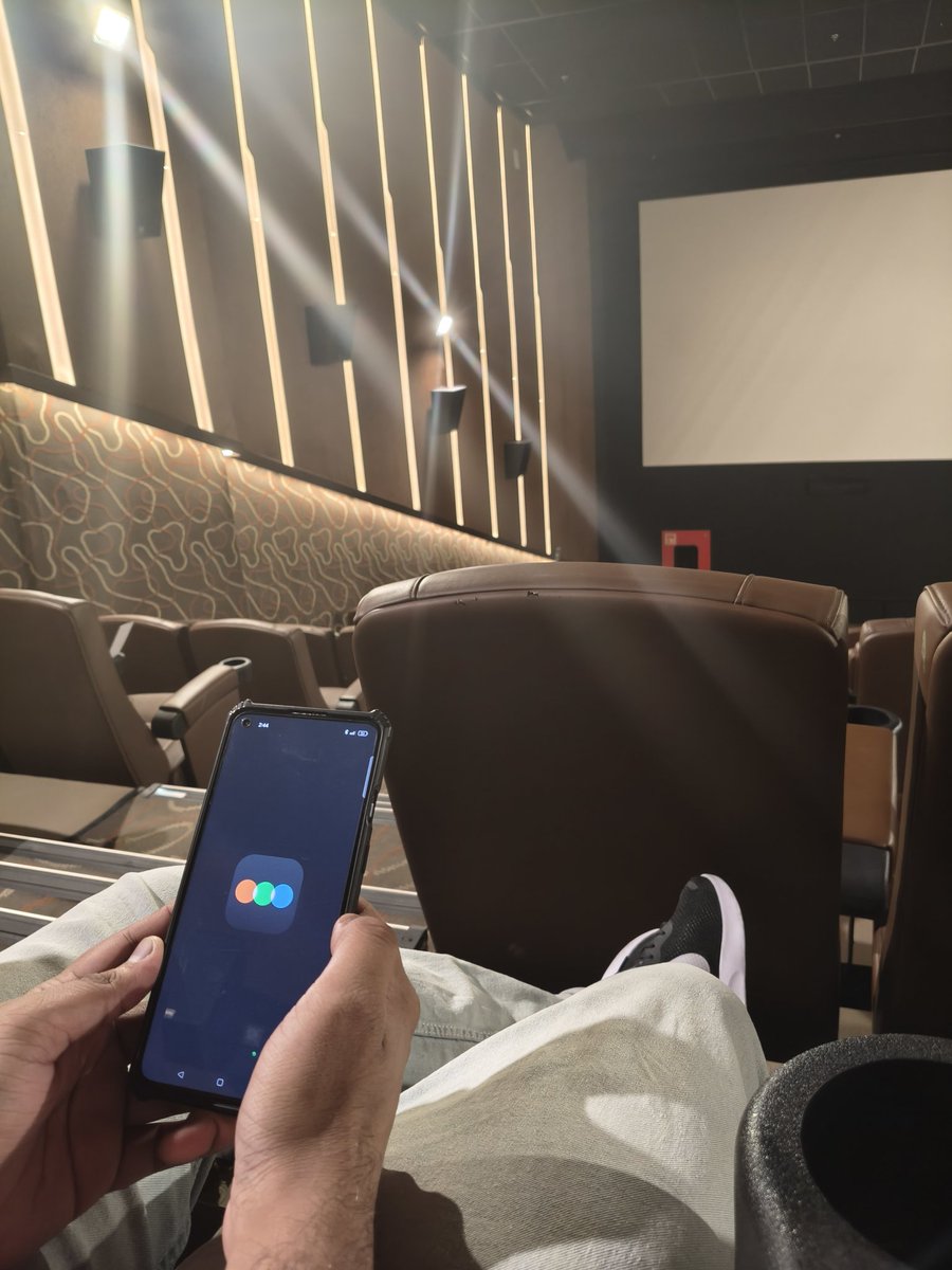6drinkamy_'s tweet photo. Cinephiles were at a bad movie today https://t.co/hniaWBvrqN