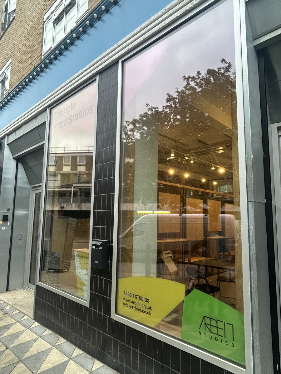 Westminster_LCC's tweet photo. We had all the ingredients for a good campaigning meeting this month – bikes, tea, passion for change, and cake – two types of cake 🍰

We met at Triangle Studios on Church Street, near to the bike shop Westminster Wheels, and had some interesting people around the table. 

1/7 https://t.co/IcJdYTDc8w