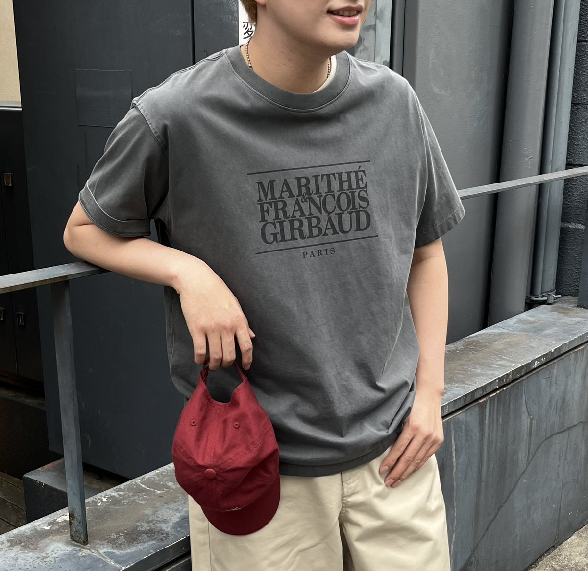 marithe_jp's tweet photo. 【ZOZOTOWN🧵】

この夏カップルみんなにオススメしたい…

お揃いで着ても可愛すぎる、
MARITHÉのロゴTシャツシリーズ…👫

ZOZOTOWNで販売中…🛋️🛒 https://t.co/N2eccgRml0