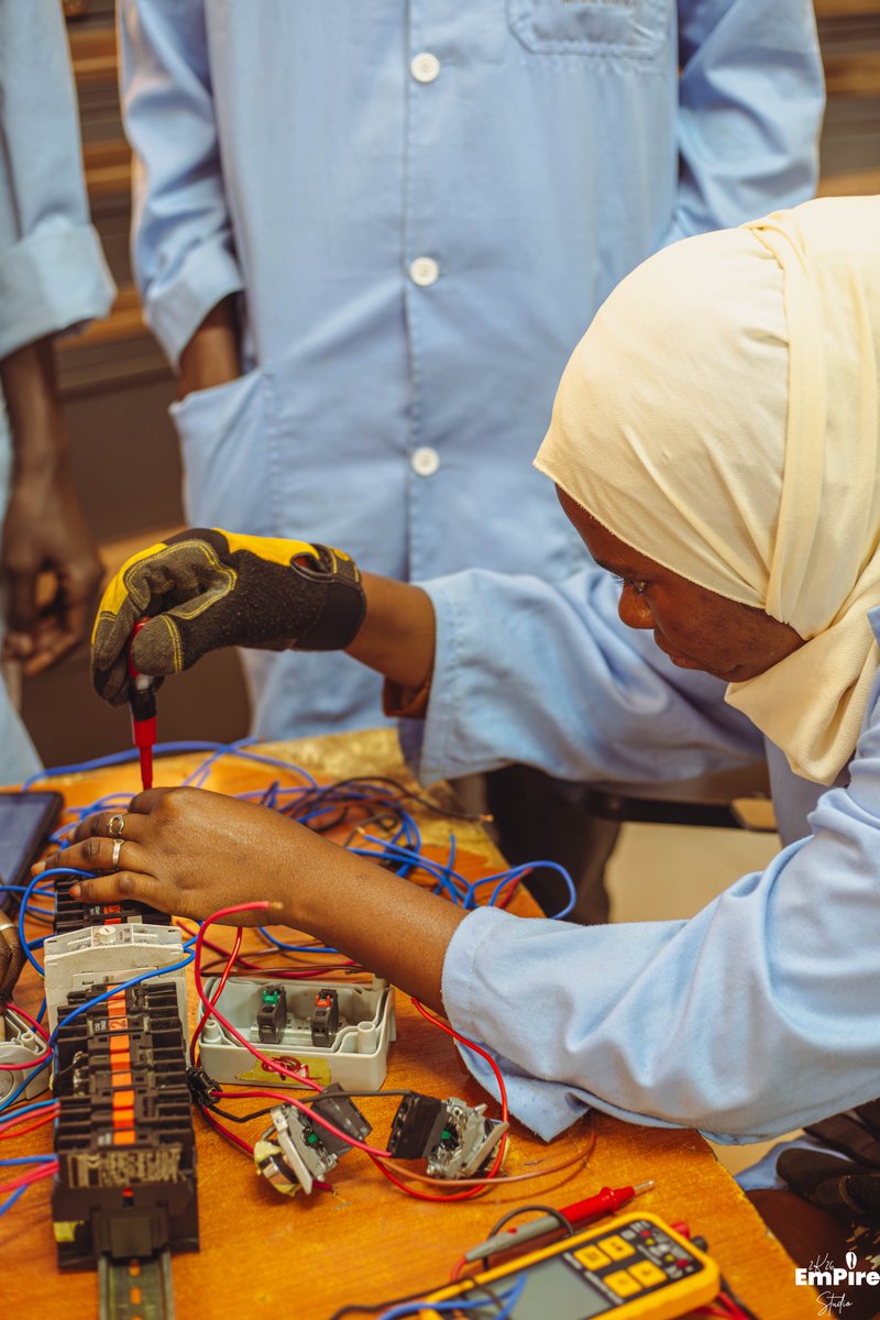 IMTECHdakar's tweet photo. ✨ Immersion pratique à IMTECH Nelson Mandela ! ⚙️🔧

Nos étudiants en Électromécanique transforment la théorie en expérience concrète à travers des travaux pratiques enrichissants.

👏 Passion, engagement et esprit d’équipe au rendez-vous pour former les techniciens et ingénieurs de demain.

📍 Rond-Point Castors x Avenue Bourguiba
📞 +221 33 825 58 21 / 77 483 61 61 / 77 652 83 76
🌐 https://t.co/Y2EJtW3AMX
#IMTECH #Electromécanique #Technologie #Formation #Sénégal