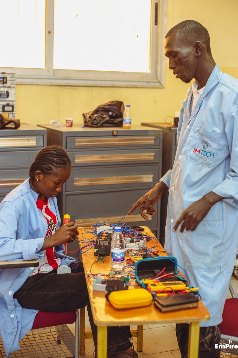 IMTECHdakar's tweet photo. ✨ Immersion pratique à IMTECH Nelson Mandela ! ⚙️🔧

Nos étudiants en Électromécanique transforment la théorie en expérience concrète à travers des travaux pratiques enrichissants.

👏 Passion, engagement et esprit d’équipe au rendez-vous pour former les techniciens et ingénieurs de demain.

📍 Rond-Point Castors x Avenue Bourguiba
📞 +221 33 825 58 21 / 77 483 61 61 / 77 652 83 76
🌐 https://t.co/Y2EJtW3AMX
#IMTECH #Electromécanique #Technologie #Formation #Sénégal