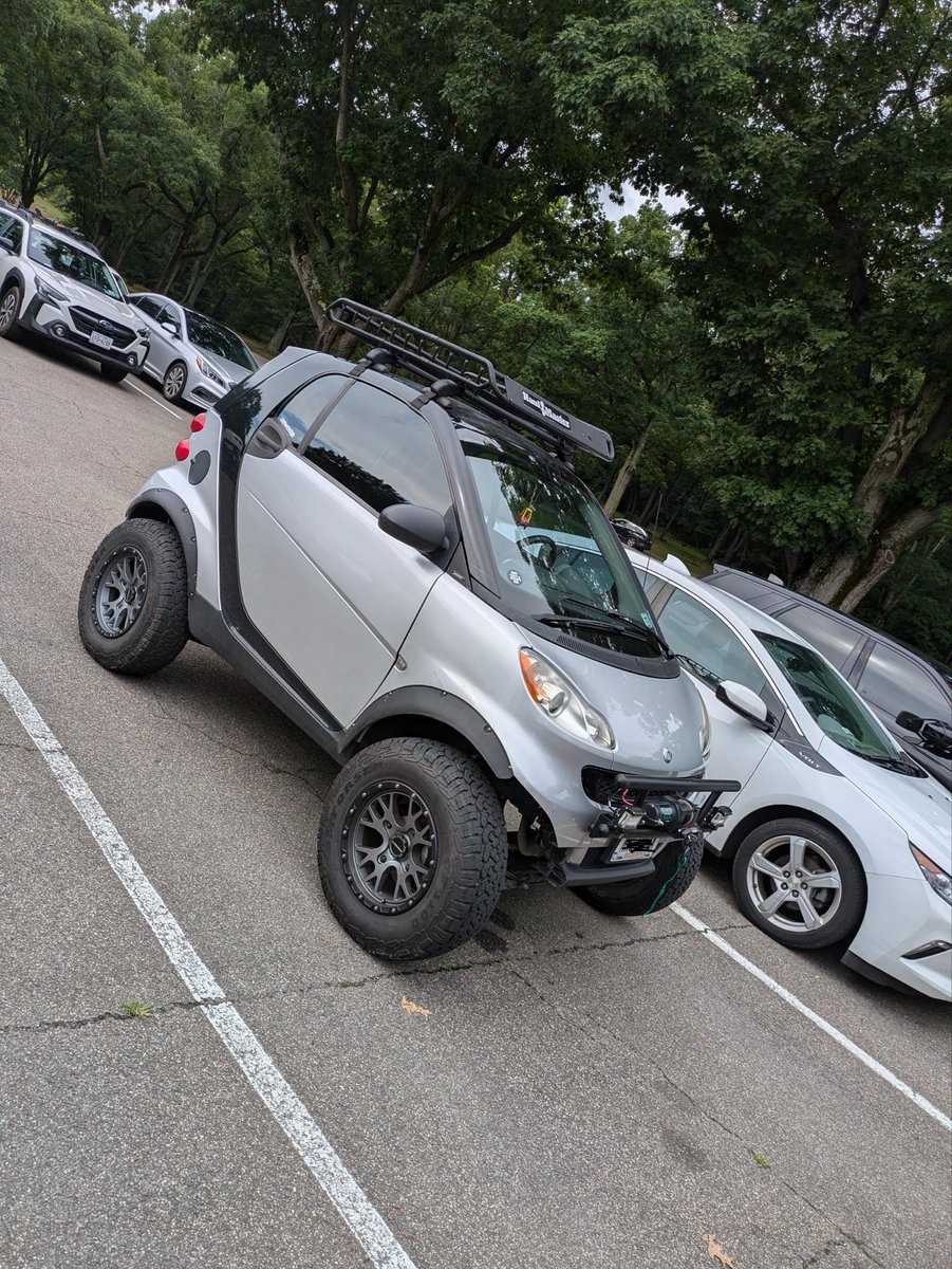 AndrewUpNext's tweet photo. @228wls @MikeAndersonBIG Idk I see a lot on Reddit people are turning these into off road vehicles. I would be tempted to try it out https://t.co/qFefH1YT86