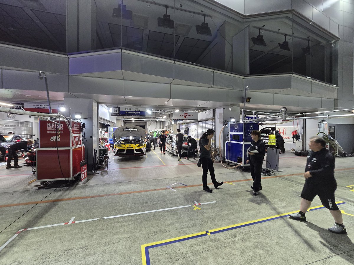 ryu1127_s2000's tweet photo. 24h耐久が始まります😱 https://t.co/QLdBqA8MyY