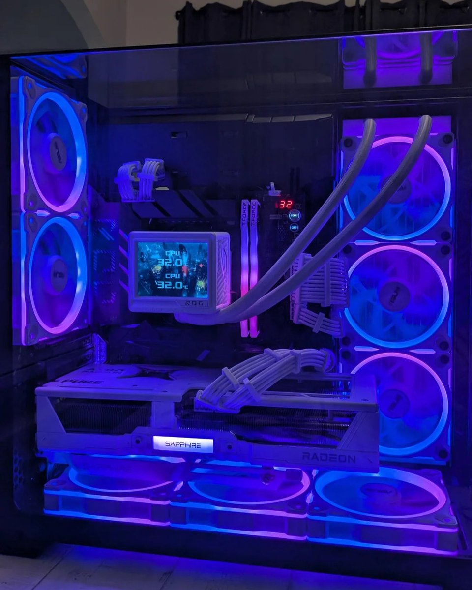 SapphireTech's tweet photo. Cable management looking good in this build by u/Old-Recording-4172 with our SAPPHIRE PURE AMD Radeon RX 9060 XT!
.
.
#RX9060XT #gamingsetup #SAPPHIREnation #AMD #Radeon #gamingcommunity https://t.co/MOETW0NyCI