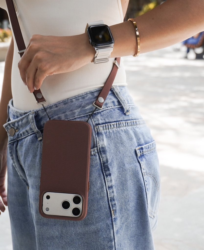 LosakoShop's tweet photo. 📱 Bandoulière + iPhone 17+ accessoires • prêt à l’emploi.

Tu repars avec ton iPhone… et tout ce qu’il faut pour en profiter dès la première minute.

🎁 Pochette
🎁 Anticasse posé
🎁 Chargeur
🎁 Accessoires sélectionnés pour toi

Que tu cherches un iPhone 17 simple ou que tu veuilles la totale avec un Pro Max, nous avons le pack qu’il te faut.

💰 À partir de 1250$ jusqu’à 1950$

⚠️ Offre limitée • stock disponible en magasin

📍 Premier Shopping Mall, Gombe Justice • 1er étage
🕒 Lun•Sam 9h•19h | Dim 15h•20h
📞 WhatsApp officiel • +243 821 006 430

Losako Shop.
L’iPhone, sans migraine. Avec tout ce qu’il faut.