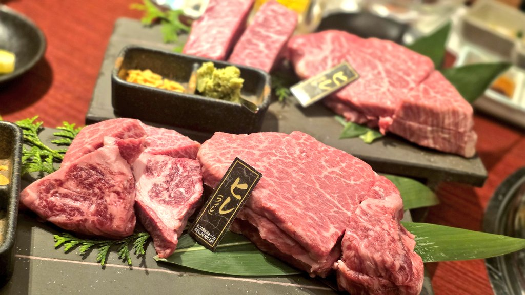 usamiiin's tweet photo. 今日はなんばにある「焼肉酒場 又来家」殿でディナーしてきたぜ～🔥

久々にがっつり焼肉食べたなぁ
分厚いステーキみたいな肉も柔らかくて、飲み放題のドリンクのお酒もちゃんと濃くて…個室も広々、雰囲気も良くてめちゃくちゃ良かった🌋

なんばでゆったり焼肉楽しみたい者は是非に👹 https://t.co/TjyNeI3QbI