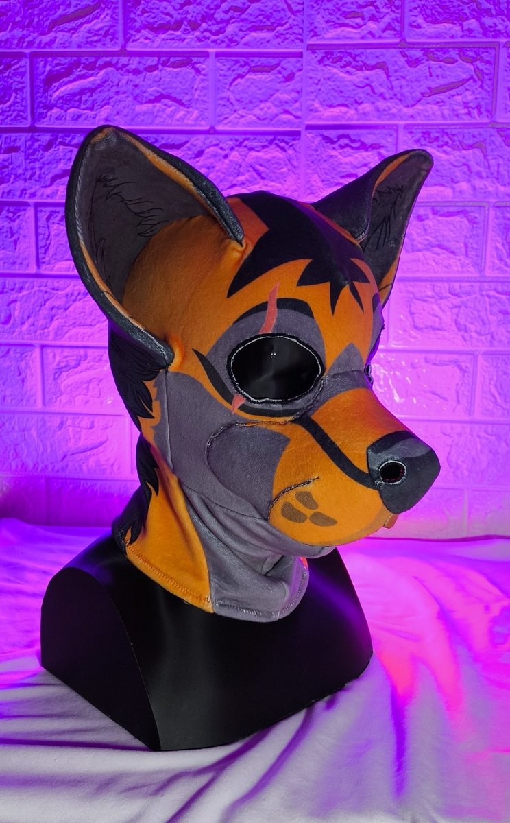 Irbis_Midnay's tweet photo. "Velvet Slim" isn't just a piece of stitched fabric. It's a painstaking process, combining several types of materials into a single mask. https://t.co/qCccBDluWU