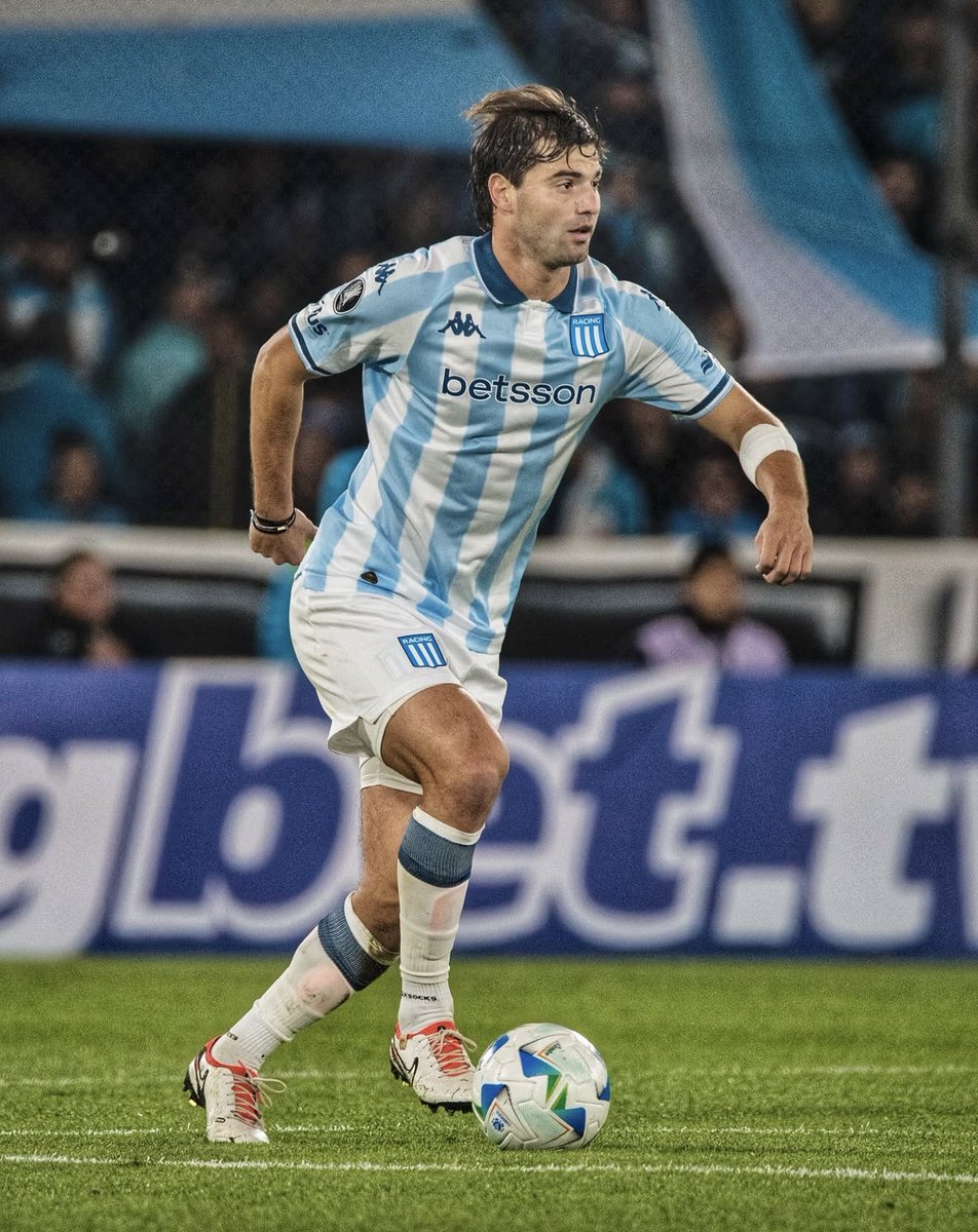 futebol_info's tweet photo. ⚠️ Agora! Em negociações com o lateral-esquerdo Gabriel Rojas, Cruzeiro tem mais um jogador do Racing na mira: Santiago Sosa.

O jogador de 27 anos é volante e também pode atuar como zagueiro.

🗞️ @itatiaiaesporte 
📸 Racing https://t.co/b9fCQfTLwm