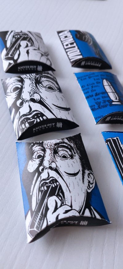 getknivesout's tweet photo. VIOLENCIA "El Odio Me Hizo Hacerlo"
Limited pillow box for each bullet case

https://t.co/gTg43zZKYa

#violencia #violenciahc #violenciatijuana #knivesoutz #knvz #knivesoutrecords #powerviolence #tijuana  #berlingot #tijuanahc #art #diecutting #pillowbox #vinyl #diecut https://t.co/viNdu7tef8