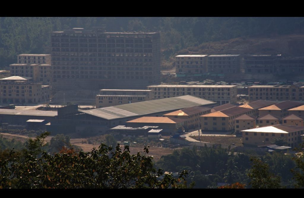 ChainPatrol's tweet photo. LIGHTS IN DARK ROOMS. TRAILER DROPS IN 7 DAYS.

From the outside, these buildings seem normal, but inside are thousands of victims held against their will. Trafficked under false promises. Forced to scam strangers for 17+ hours a day. Tortured for missing quotas.

This is the reality of life inside the scam compounds