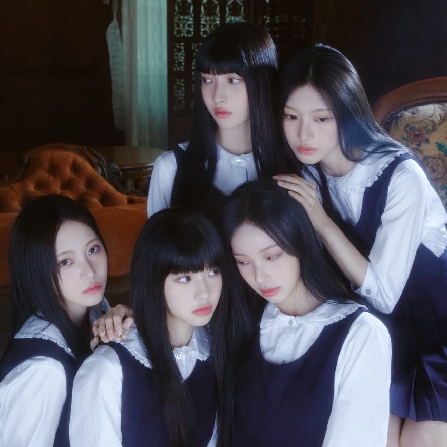 ResceneMuseum's tweet photo. .@RESCENEofficial currently has at least one ong from each of their albums on MelOn Daily Chart (except their debut). 🔥

#RESCENE #리센느 #リセン https://t.co/0LL3VA7M63