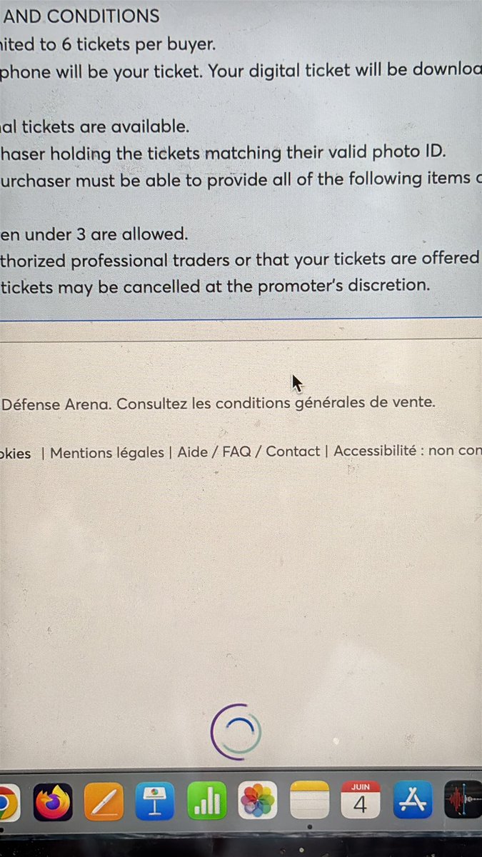 Chhhht's tweet photo. @TicketmasterFR @ParisLaDefArena ravie d’avoir attendu 5 heures pour que la page ne charge même pas https://t.co/tH3alSto0r