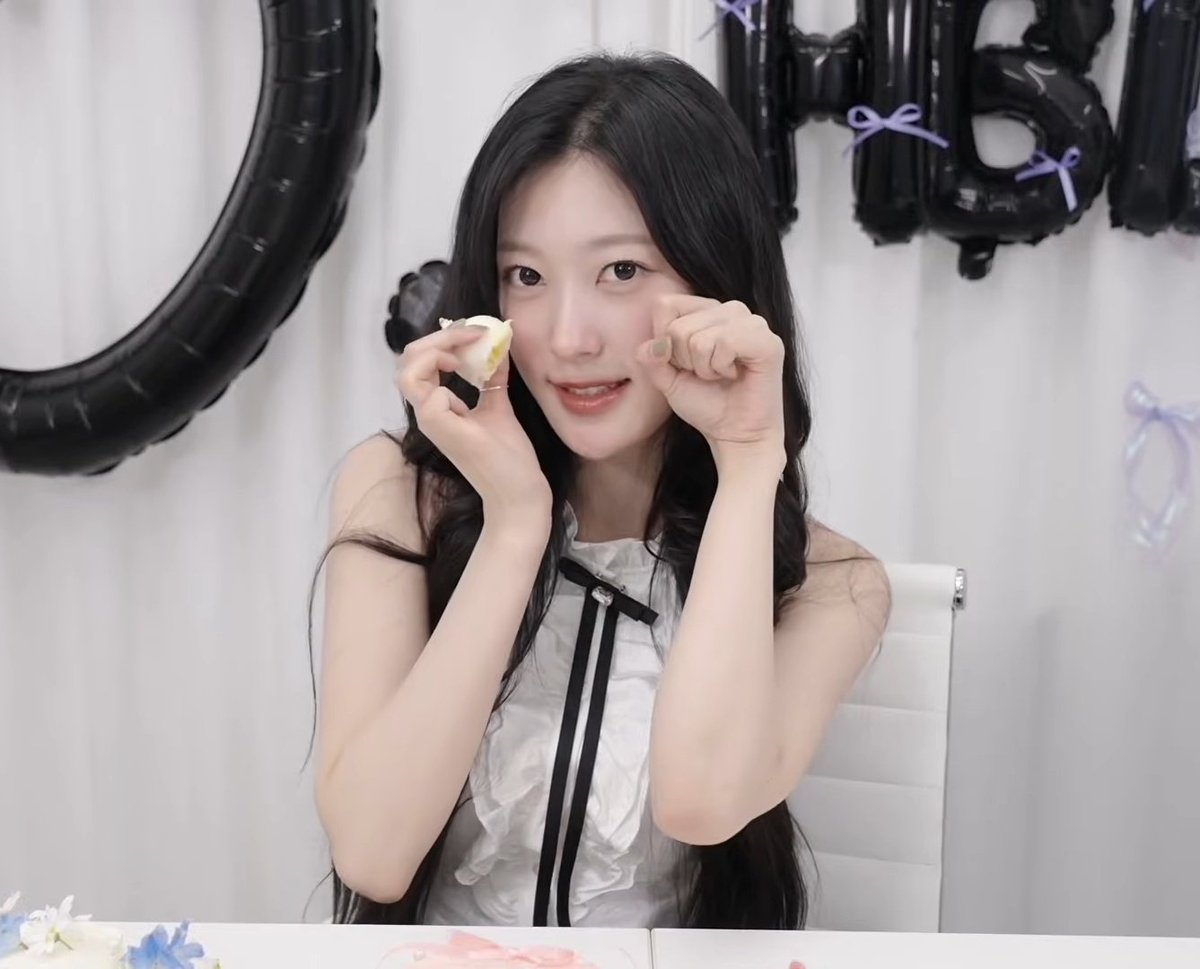 artms_ppo's tweet photo. 최리 생일 캡처타임💜 https://t.co/mGDDNqllgi