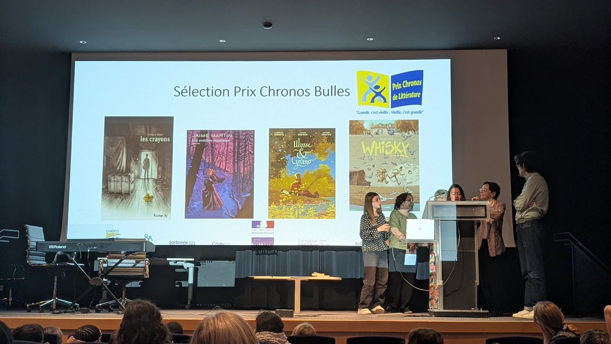 PrixChronos's tweet photo. Remise des #PrixChronos
Catégorie BD, Merci à Lana Perrot et Aya Shehada pour la présentation de la sélection Prix Chronos Bulles. 
Elles sont en CAP accompagnement aux personnes âgées en EHPAD et maison de retraite à Narbonne. https://t.co/MA4M7Y4WVx