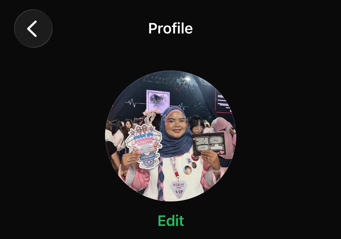 athdeulgi's tweet photo. aku kan mengajar tutor subject jawi, tapi manager aku duk panggil aku ustazah… tapi aku punya dp ws gambar ni 😭😭😭😭 aduh mesti dia ingat salah number japgi… 😭😭 https://t.co/TewrHcYJuW