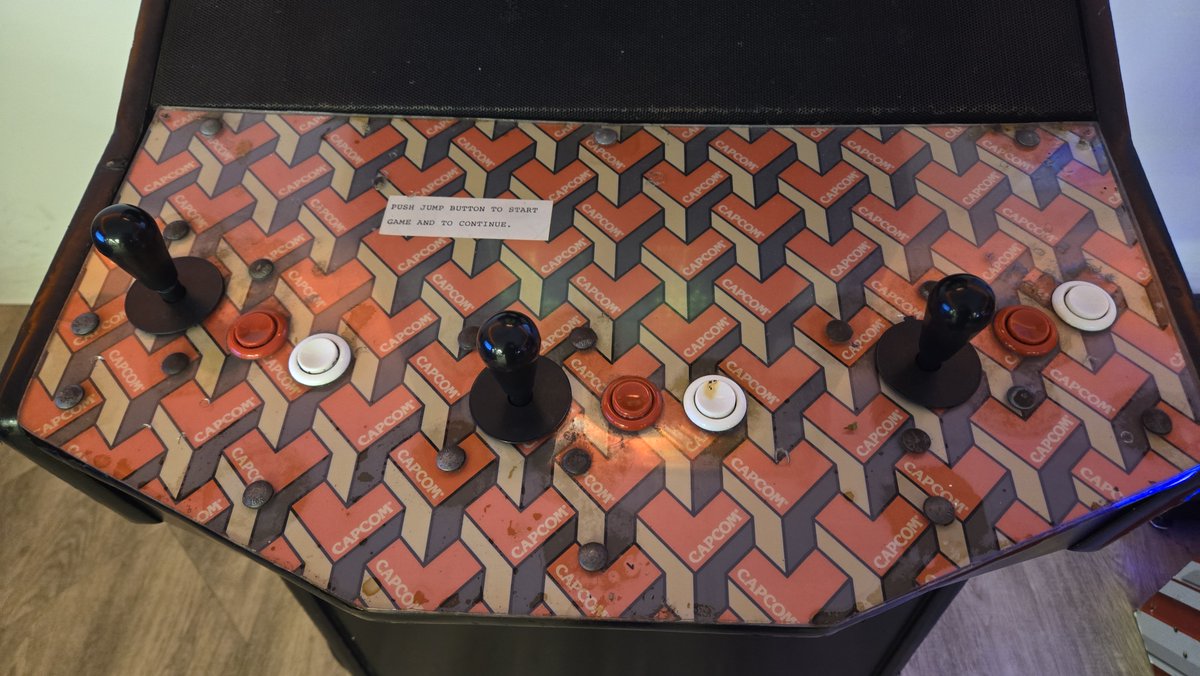 arcadegalactic's tweet photo. We're selling our Knights of the Round by Capcom, which is in a Midway Xenophobe cabinet. Currently located in a break room in Lehi, UT. Serious inquiries: arcadegalactic AT protonmail. com https://t.co/kgZcr5fFCg