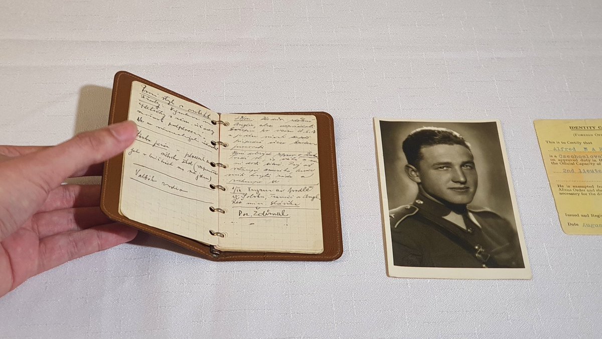 VlastimilWeiner's tweet photo. Historický unikát! Deník velitele paravýsadku Silver A a doklady Alfréda Bartoše ze 40. let z Anglie darovala Vč. muzeu @VPardubice A. Šobíšková z Prahy. Obsahuje postřehy z politiky a vojenství, adresy v Anglii i odbojářů doma, kde měli výsadkáři zazvonit, citáty z literatury. https://t.co/FUEoyRSbyc