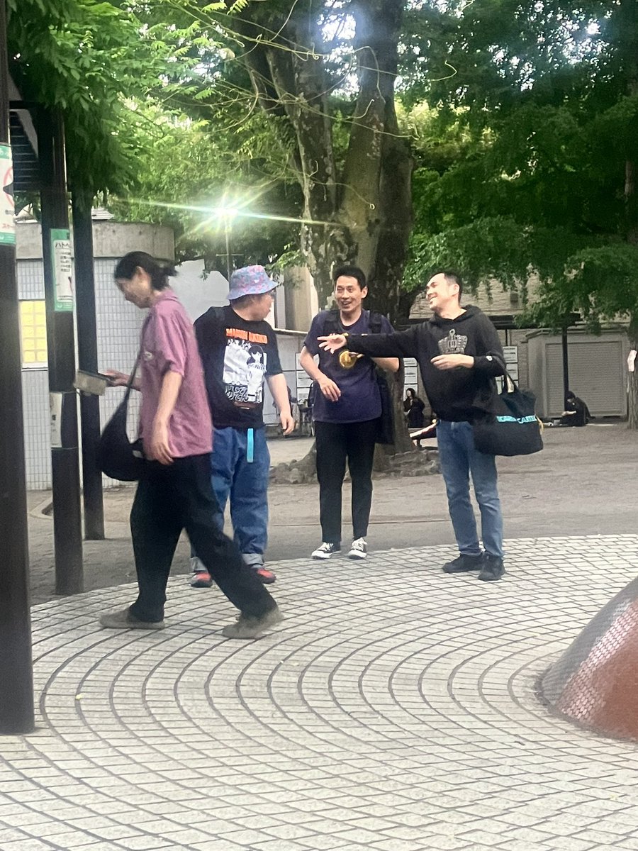 araburubaba's tweet photo. 「新道竜巳の自分のネタ以外は客席で見ましょうライブ」でした。
ありがとうございました！🙂

インモアまっちゃんが、必殺技出す直前みたいな写真が撮れてました。 https://t.co/4TWNR6j1k2