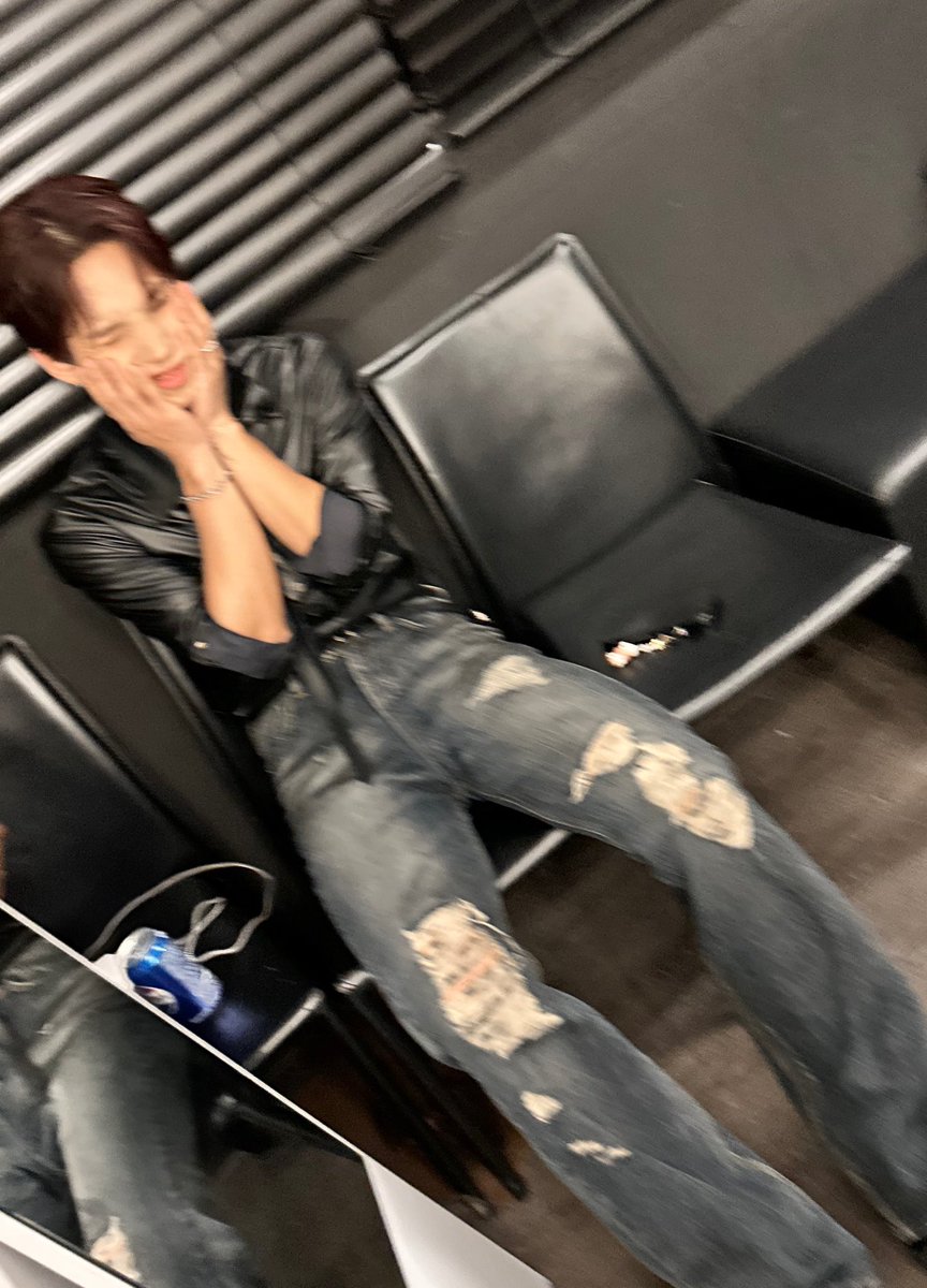 _sungkook's tweet photo. 오늘도 고생했어 🖤 https://t.co/GfRiTpllis
