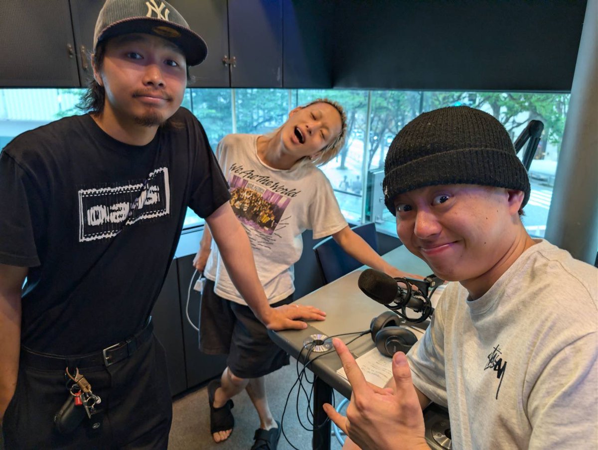 THEKINGSPLACE's tweet photo. 今日深夜1時からは
#ヤングスキニー のキンプレ👑

今回、お休みのしおんと
喉が不調のゴンザレスに代わって
りょうとが頑張る！！！💪
山手線一周も振り返ります🚶🚶🚶

番組へのメッセージは↓
📮▶︎ https://t.co/WRQpQvwyji

#kp813 #jwave
@yang_skinny https://t.co/P9BZysqKW0