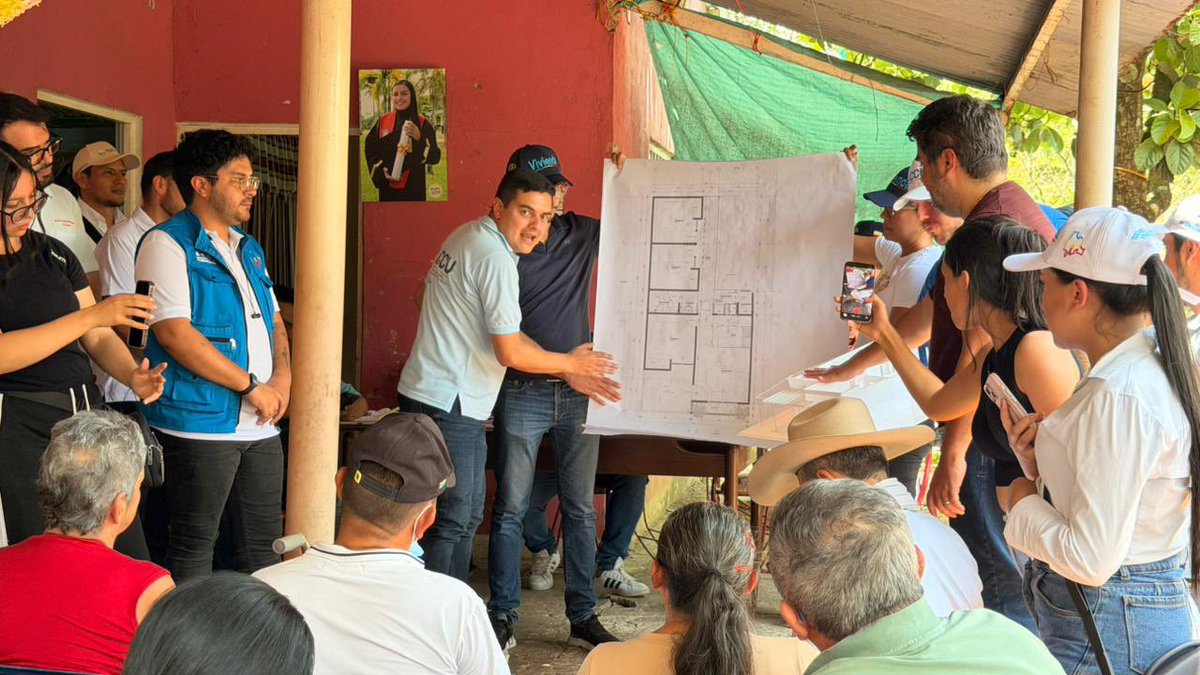 ICCUGOB's tweet photo. 👷‍♀️ Más de 52 profesionales del Instituto de Caminos y Construcciones de Cundinamarca han trabajado en terreno para acompañar los procesos de diagnóstico, caracterización y reconstrucción. #CundinamarcaResurgiendo #ParatebuenoYMedina https://t.co/z9LSFVJSLX