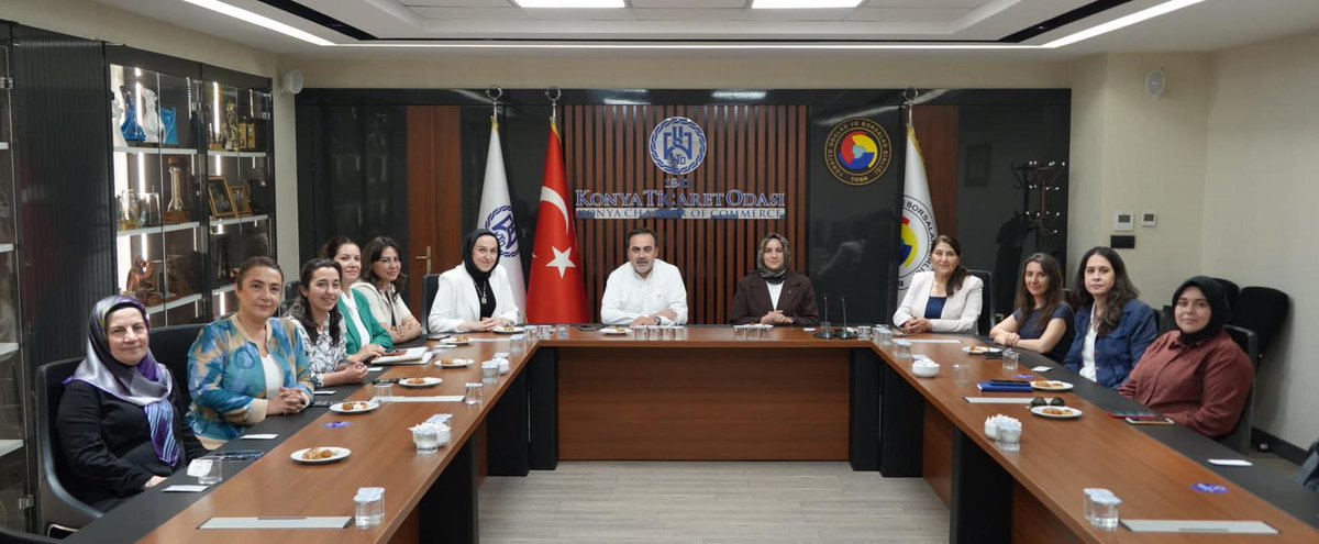 selcukozturk_'s tweet photo. Konya Kadın Girişimciler Kurulu Başkanımız @mbozkardes ve İcra Kurulu Üyelerimizle bir araya gelerek bayramlaştık.

Görüşmemizde, Kurulumuzun kadın girişimciliğinin geliştirilmesine yönelik yürüttüğü çalışmalar hakkında bilgi alarak istişarelerde bulunduk.

Şehrimizin ekonomik ve sosyal kalkınmasına değer katan, üretime, istihdama ve girişimciliğe katkı sunan tüm Konya Kadın Girişimciler Kurulumuza teşekkür ediyor, çalışmalarında başarılar diliyorum.