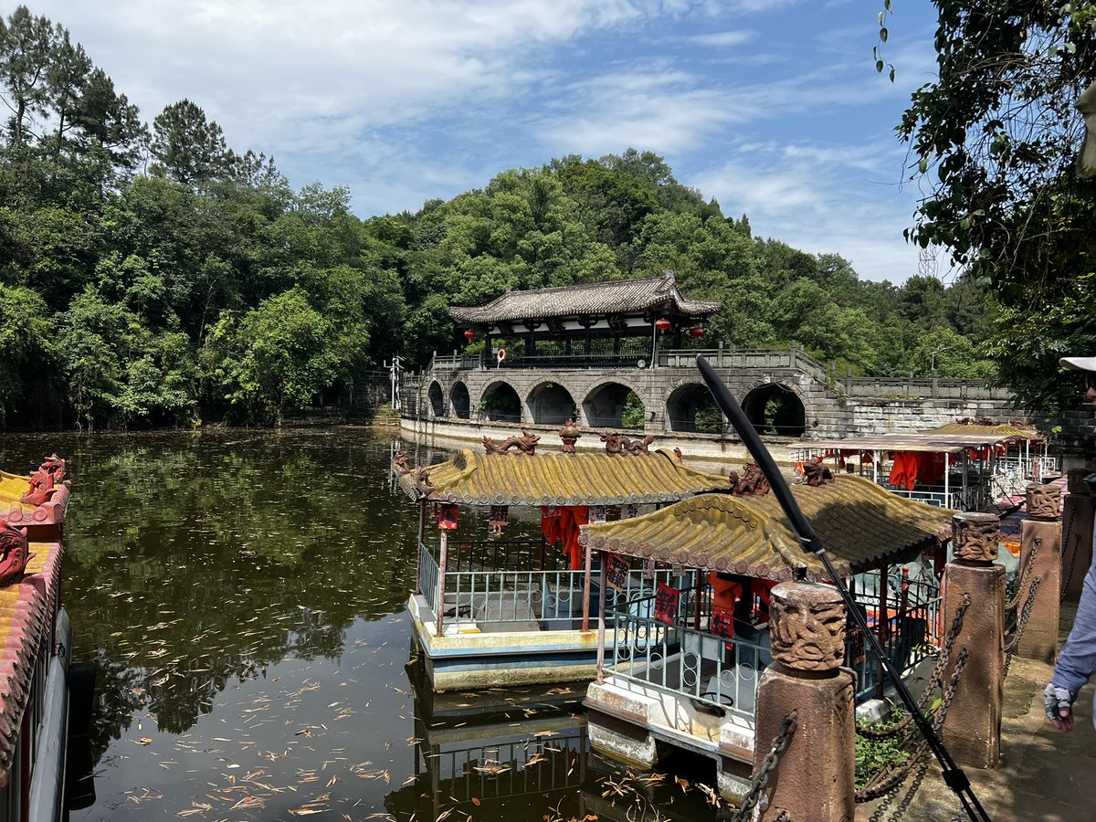 fishing158's tweet photo. 今日は今回の旅の目的であるトーナメント会場の龍河湖がオフリミットのため、李さんに案内していただき、約200km離れた竹渓湖へ行ってきました。

趣きのある観光地のフィールドで非常に新鮮でした✨

明日はしっかり準備をして、明後日からの本戦に備えます🔥 https://t.co/amy5Zw44CP