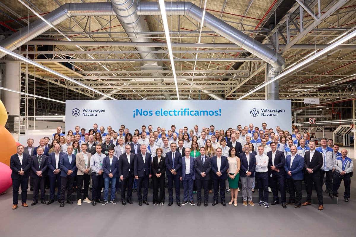 mavichina's tweet photo. Volkswagen Navarra inicia la producción del Škoda Epiq, el primer coche de la marca fabricado en España, y el primer modelo eléctrico de la planta navarra.

Felicito a @VW por este hito histórico. Estamos ante el salto definitivo hacia la movilidad eléctrica. https://t.co/bfS6L4T32R