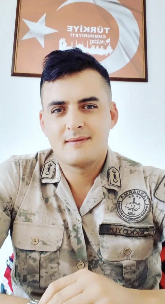 celileraslan21's tweet photo. Güvenlik korucusu arkadaşımız Mükremin Akkoyun, Kahramanmaraş’ta görev yaptığı sırada yakalandığı amansız hastalık sonucu maalesef hayatını kaybetmiştir. Silah arkadaşımıza Allah’tan rahmet, yakınlarına sabırlar ve milletimize başsağlığı dileriz. Başımız sağolsun. 🙏🤲 https://t.co/M1Tb4AMot4