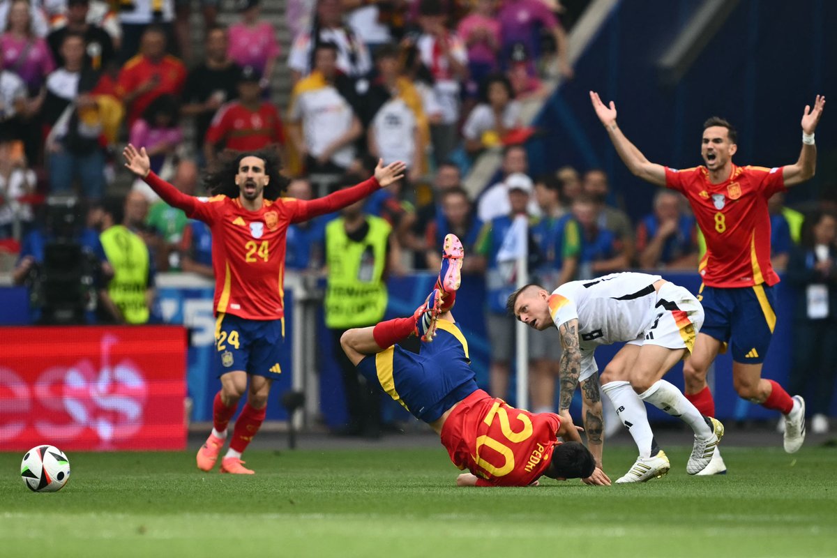 Rugbyworldmag's tweet photo. Spain football = Springboks rugby.

Modern powerhouse. Hard to love... https://t.co/5xSg8Rf8ro